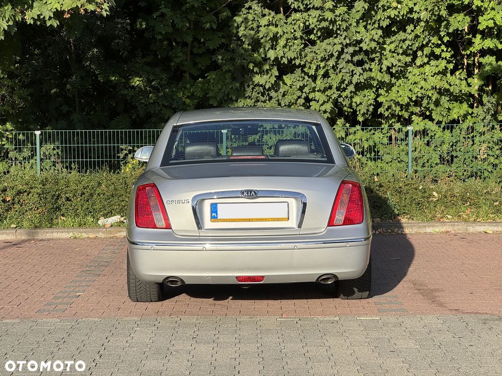 Kia Opirus 3.8 V6 - 6