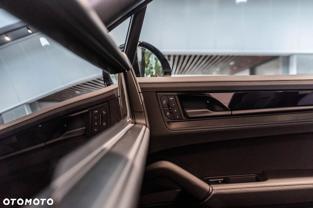 Porsche Cayenne E-Hybrid PHEV Black Edition - 20