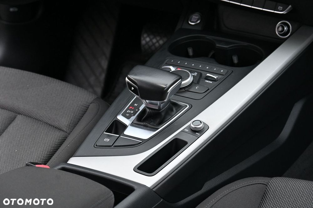 Audi A4 Avant 2.0 TDI Sport S tronic - 24