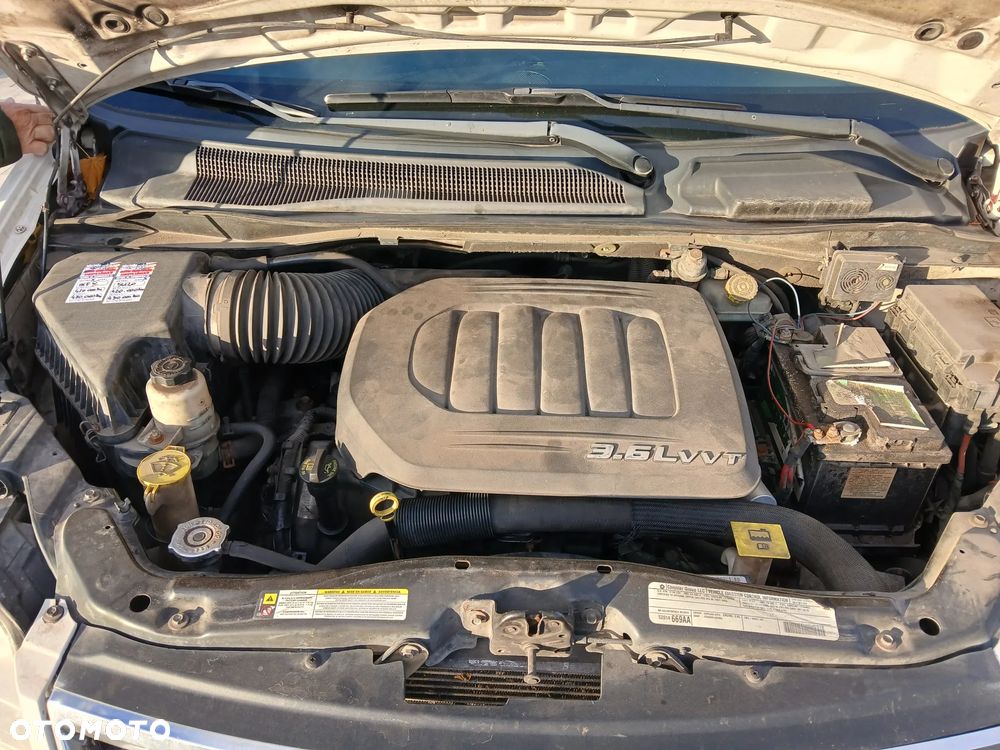 Chrysler Town & Country 3.6 Limited - 14