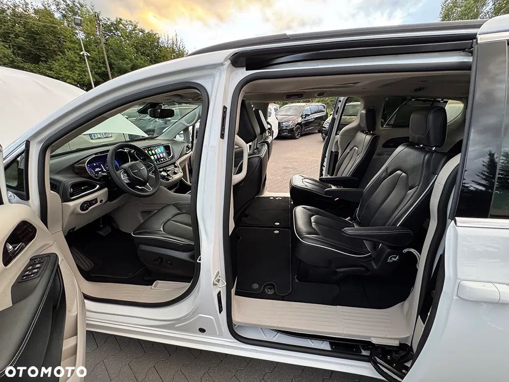 Chrysler Pacifica - 23