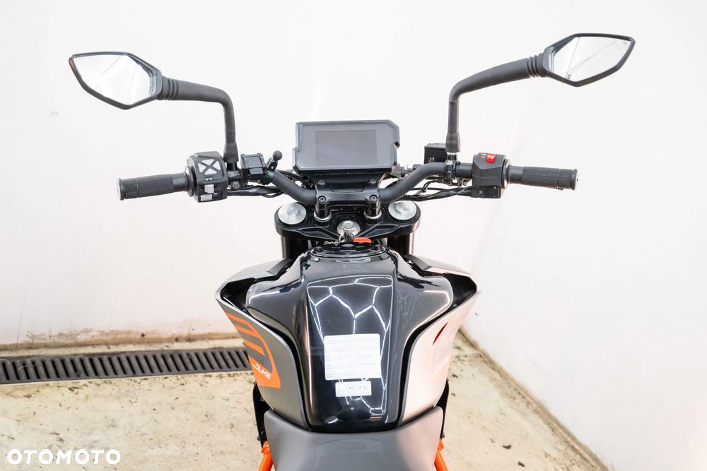 KTM Duke 125 - 24