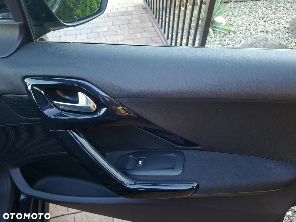 Peugeot 208 - 4