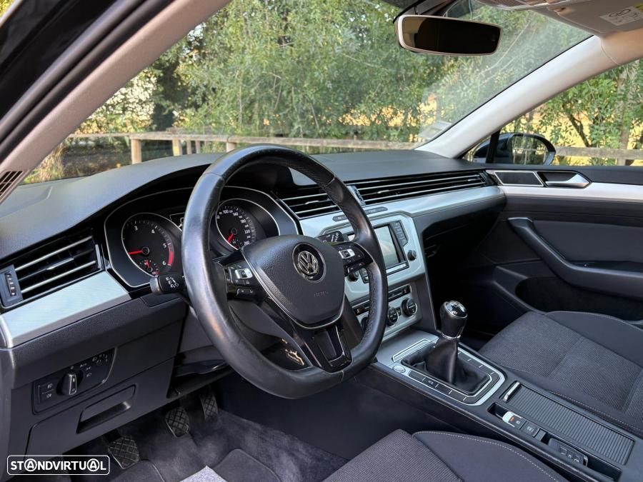 VW Passat Variant 1.6 TDI BlueMotion - 19