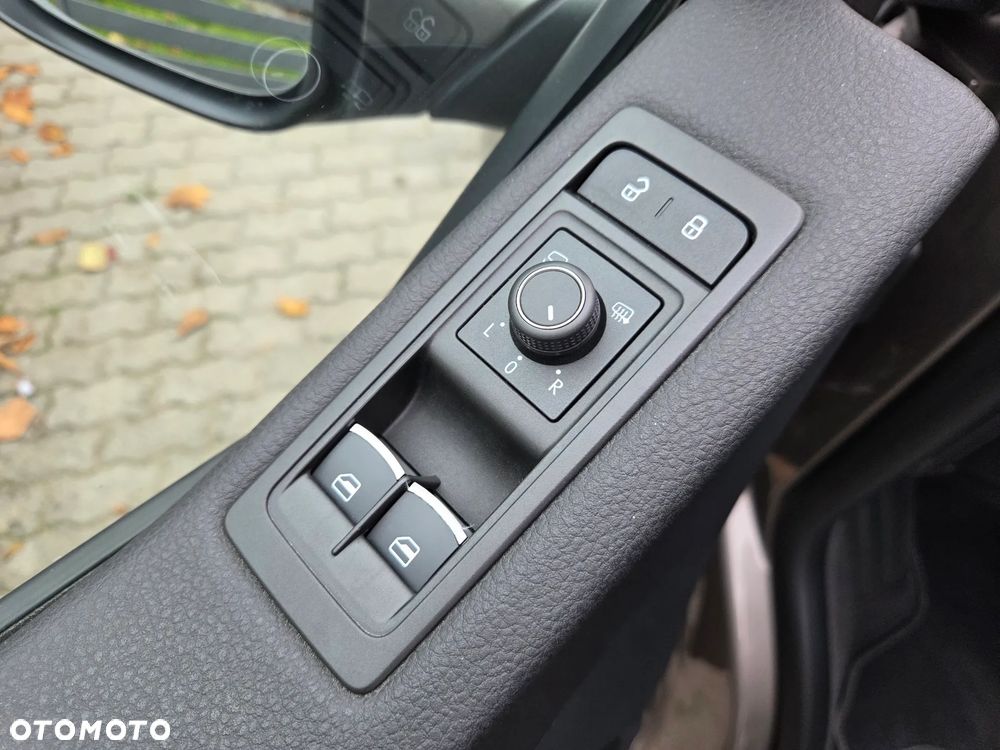 Volkswagen Multivan - 31
