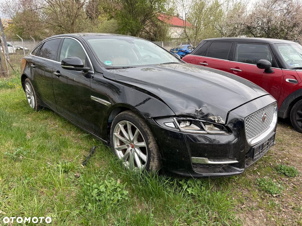 Jaguar XJ 3.0 D V6 LWB Portfolio - 2