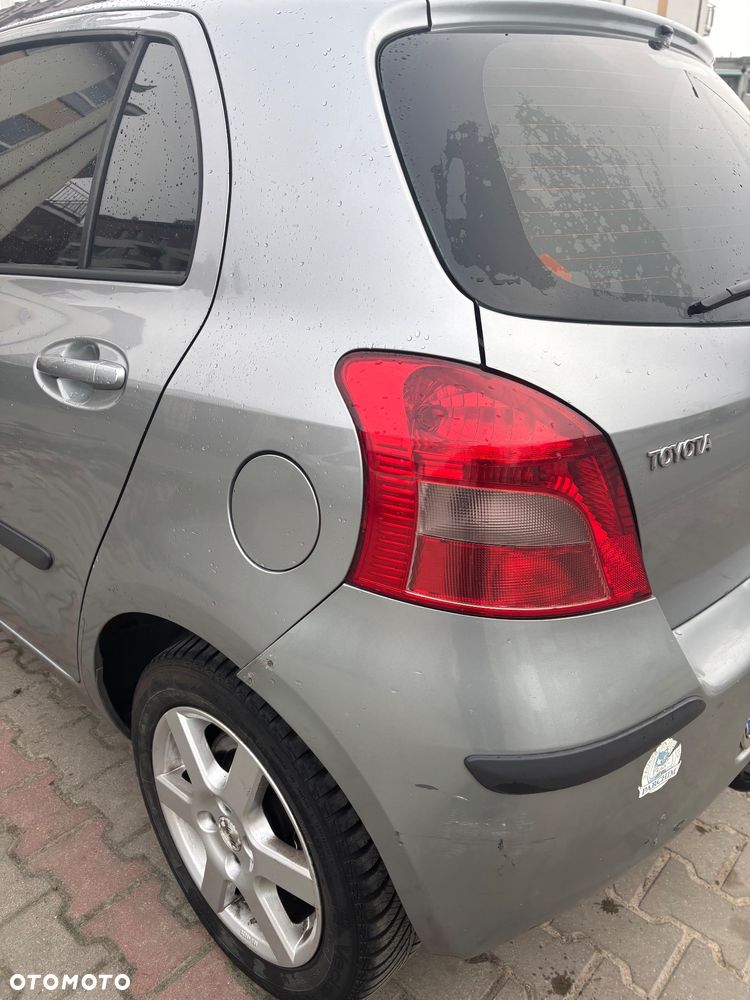 Toyota Yaris - 10