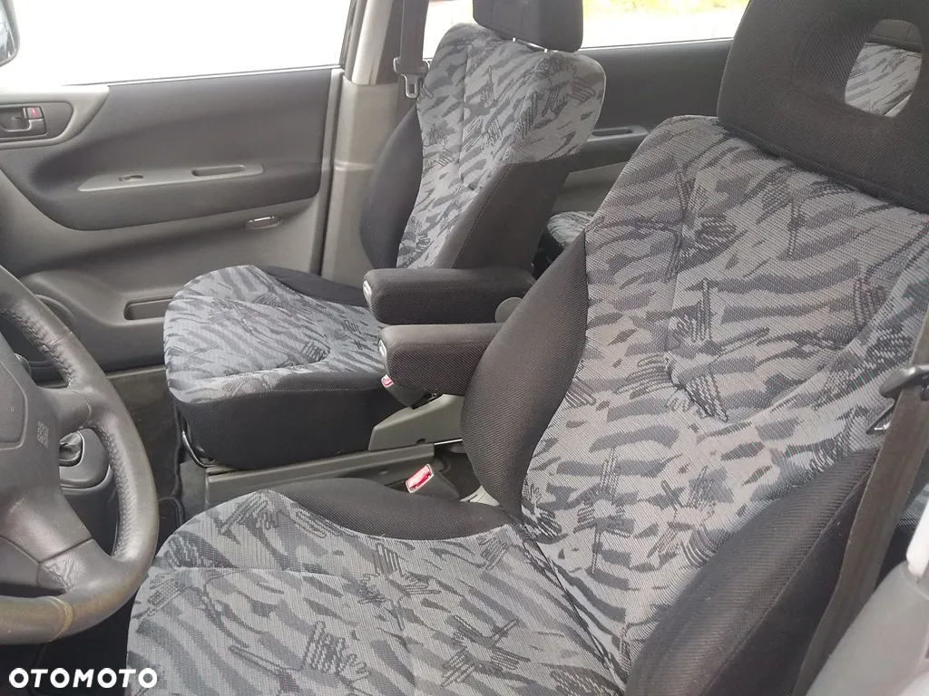 Mitsubishi Space Wagon 2.4 GDI Family - 9