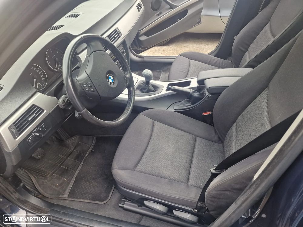 BMW 318 d Dynamic - 8