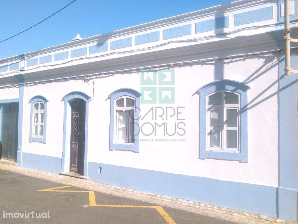 Moradia Térrea T4 de Charme Tradicional com Excelente Localização e... - Grande imagem: 2/29