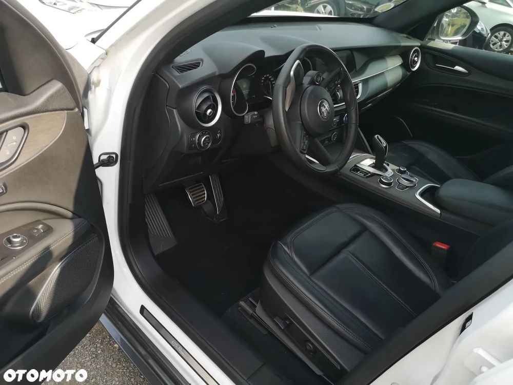 Alfa Romeo Stelvio 2.2 16V AT8 - 22