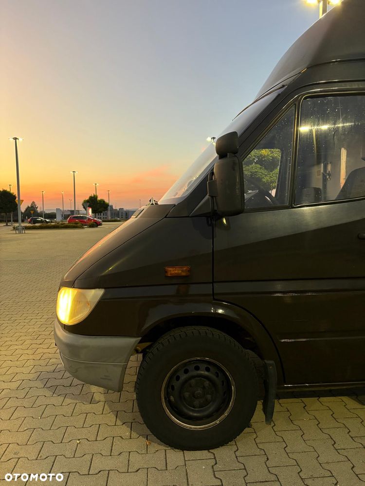 Mercedes-Benz Sprinter - 25