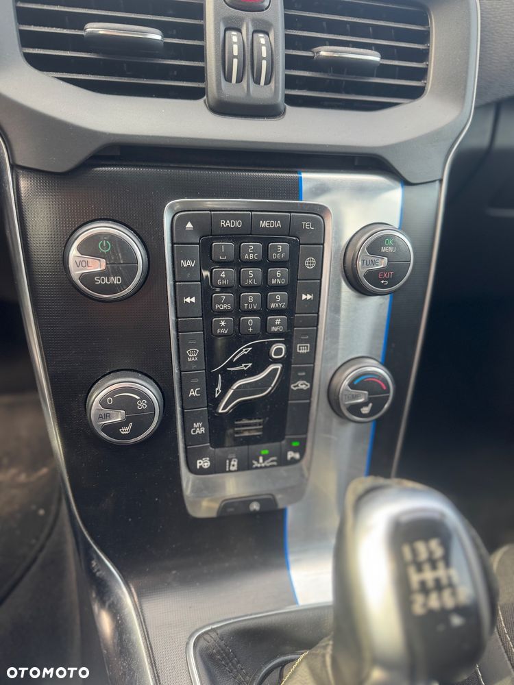 Volvo V40 D3 R-Design - 9