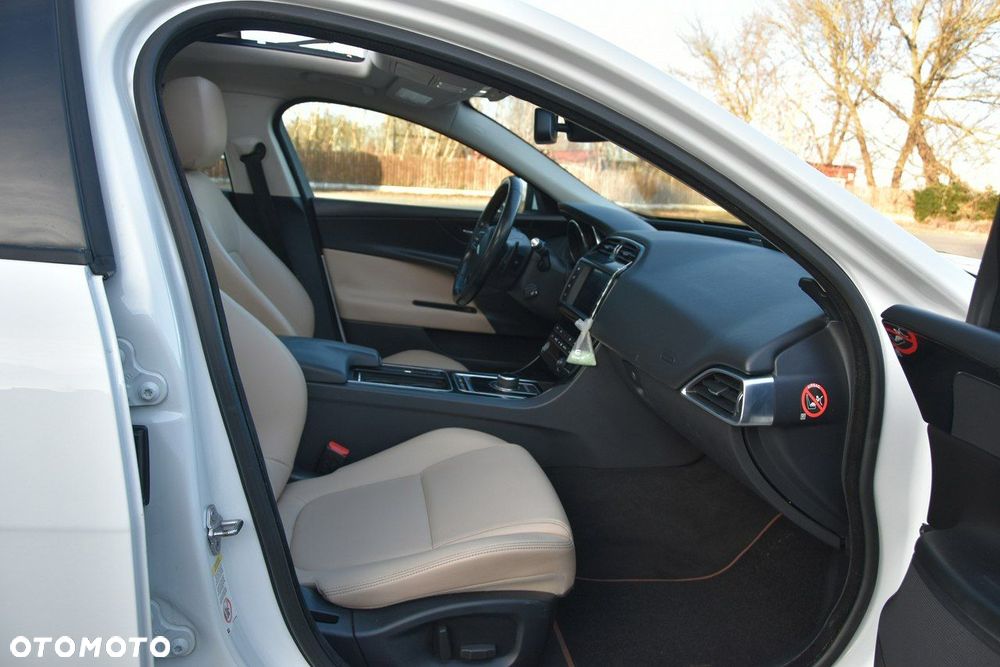 Jaguar XE - 14