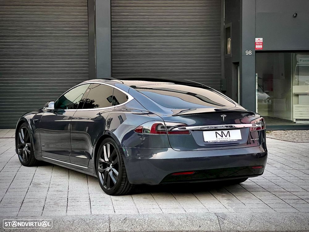 Tesla Model S - 8