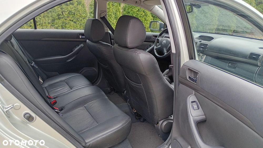 Toyota Avensis - 19