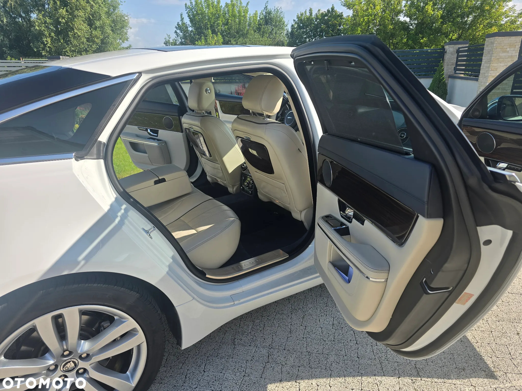 Jaguar XJ 5.0 V8 LWB Portfolio - 12