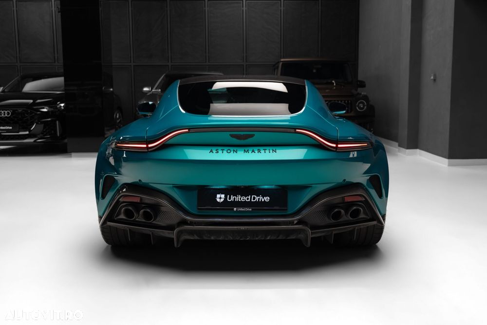 Aston Martin V8 Vantage - 36