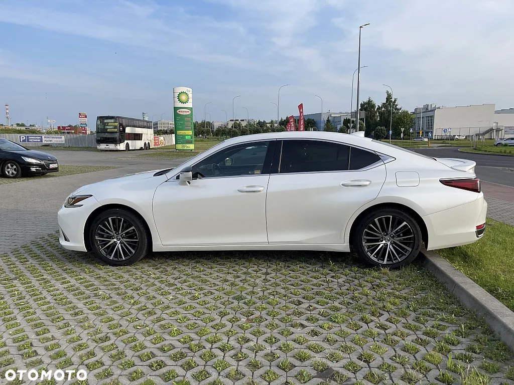 Lexus ES 300h Business Edition - 6