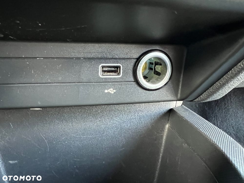 Skoda Fabia 1.0 TSI Style Color DSG - 17