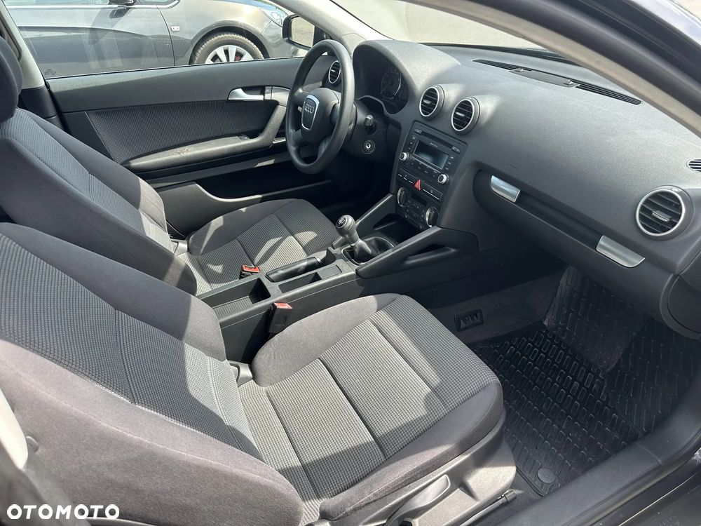 Audi A3 3-drzwiowe 1.6 Attraction - 17