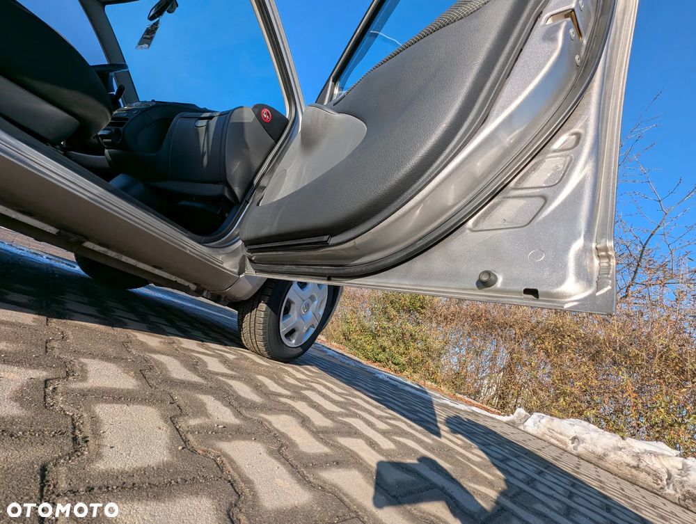 Toyota Yaris 1.3 - 19