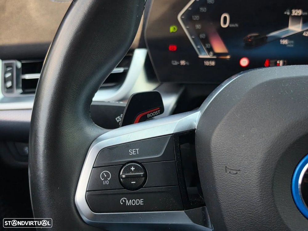 BMW iX2 eDrive20 Pack Desportivo M - 17