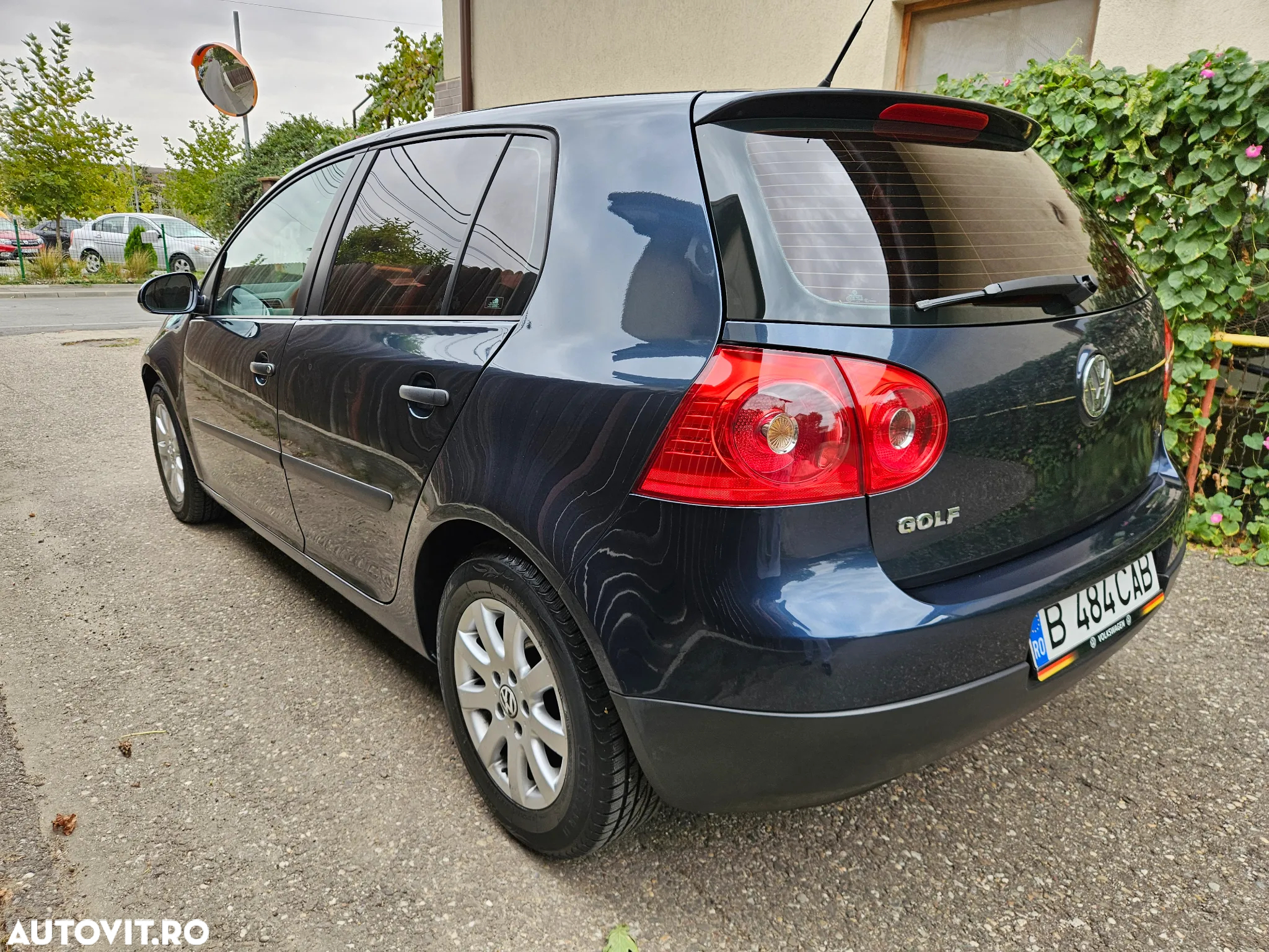Volkswagen Golf - 11