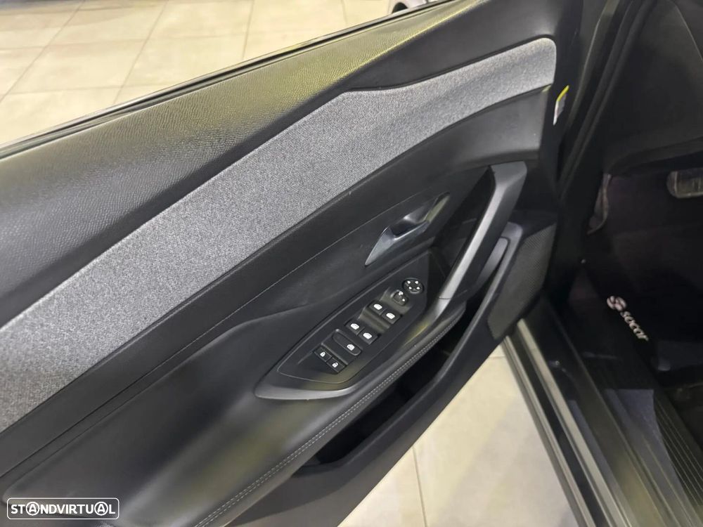 Peugeot 408 1.2 Hybrid Allure e-DCS6 - 28