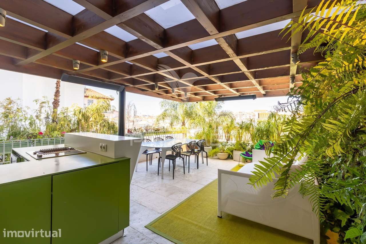Apartamento T2 com Parqueamento, Piscina e Jardim- Rua das Farinhas... - Grande imagem: 2/29