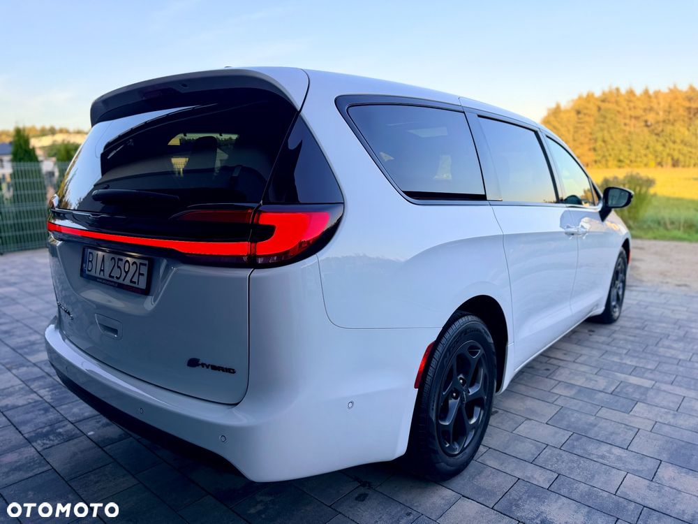 Chrysler Pacifica - 11