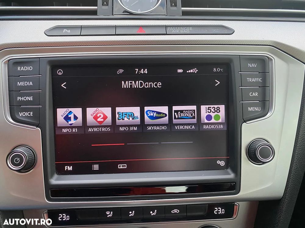 Volkswagen Passat - 21