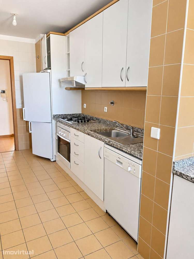 Apartamento T3 no Beato, com garagem e arrecadação - Grande imagem: 3/13