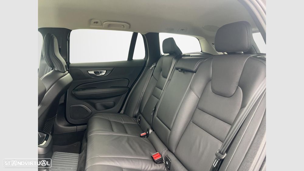 Volvo V60 2.0 T6 AWD TE Plus Dark - 17