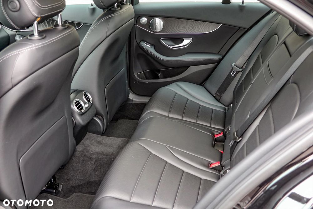 Mercedes-Benz Klasa C 300 4MATIC 9G-TRONIC - 12