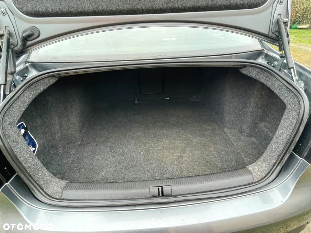 Volkswagen Jetta 1.6 TDI Highline Perfectline - 15