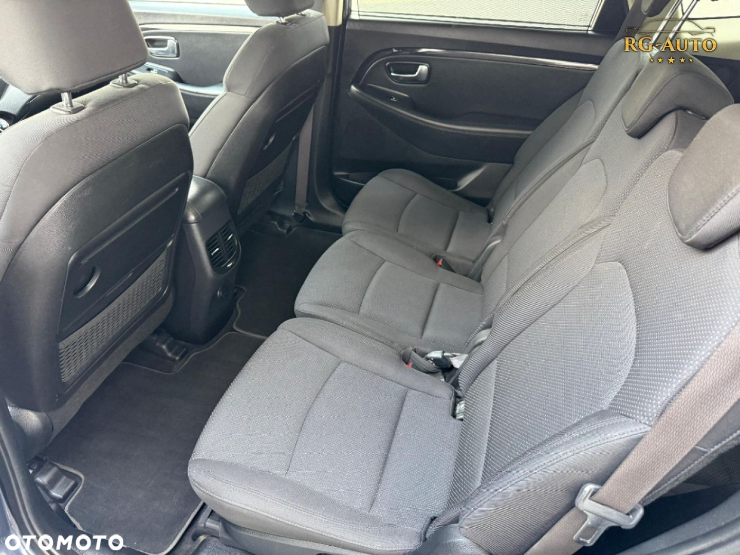 Kia Carens - 33