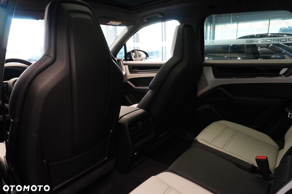 Porsche Cayenne - 27