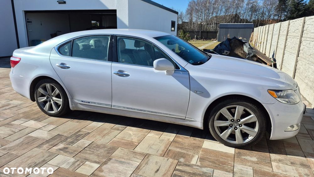 Lexus LS - 9