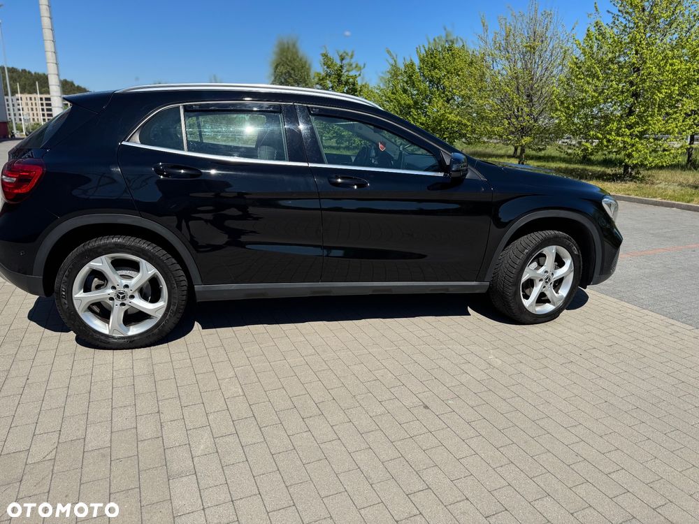 Mercedes-Benz GLA 200 7G-DCT - 3