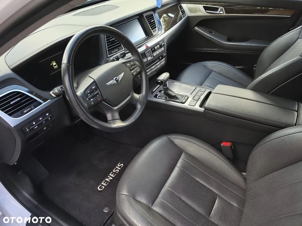 Hyundai Genesis 3.8 V6 GDI - 25