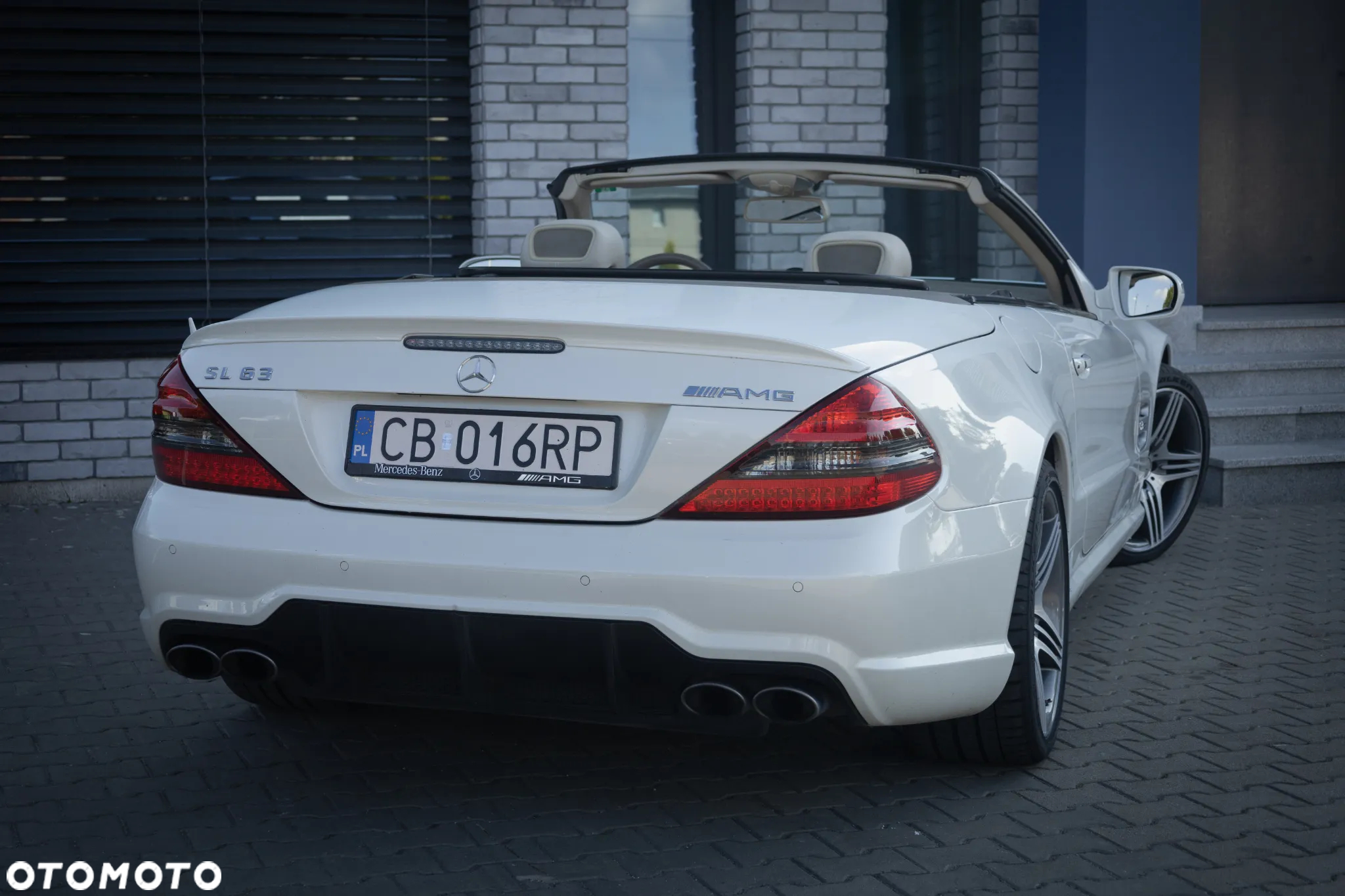 Mercedes-Benz SL 63 AMG - 12
