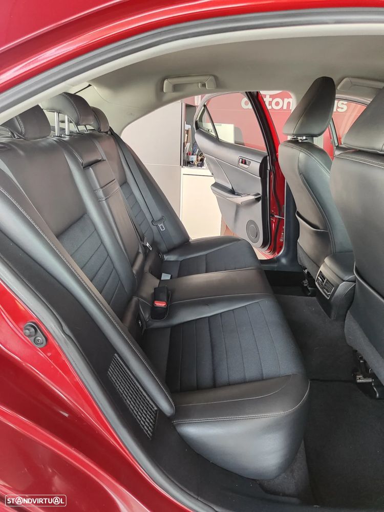 Lexus IS 300H Sport Edition - 16