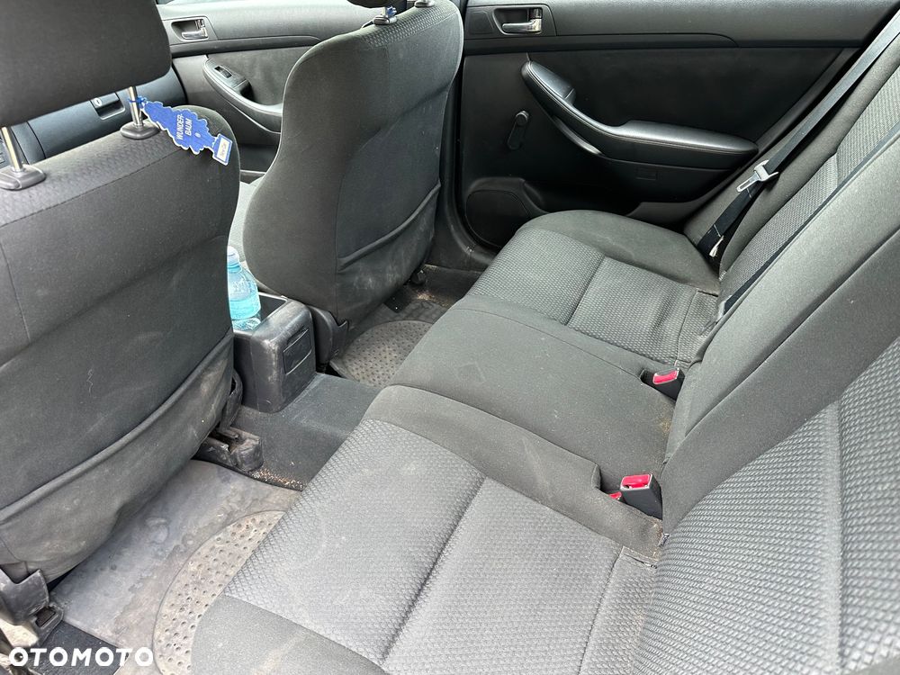 Toyota Avensis - 12