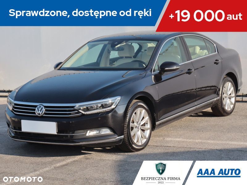 Volkswagen Passat - 1