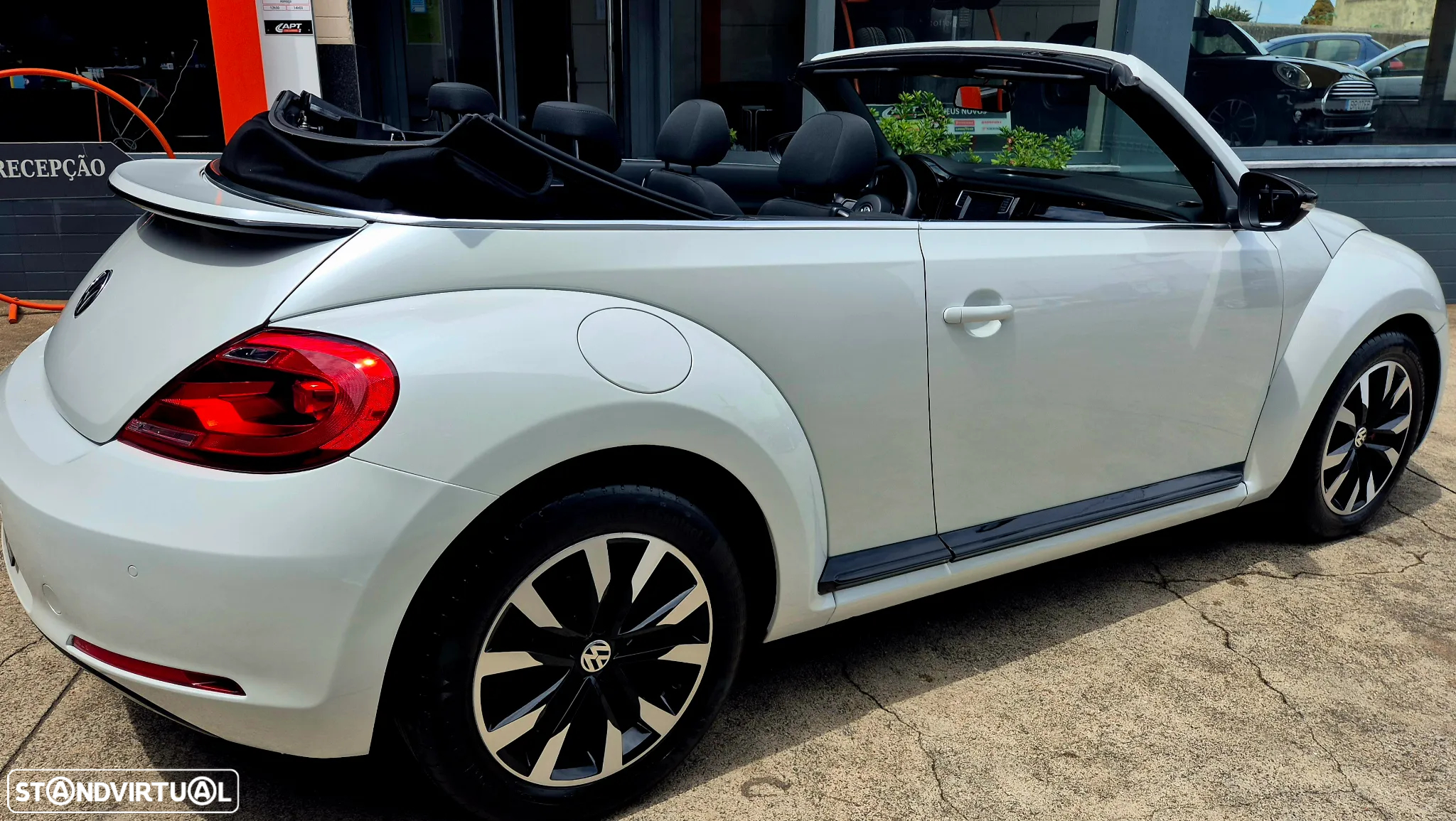 VW New Beetle Cabriolet 1.2 TSI Design DSG - 17