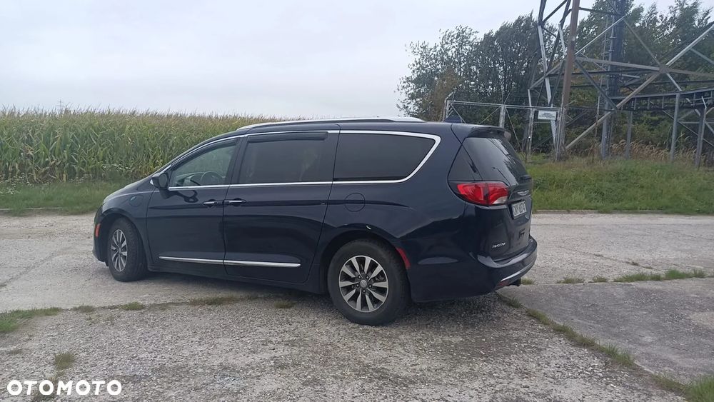 Chrysler Pacifica - 4