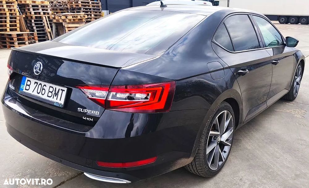 Skoda Superb 2.0 TDI DSG 4X4 Sportline - 9