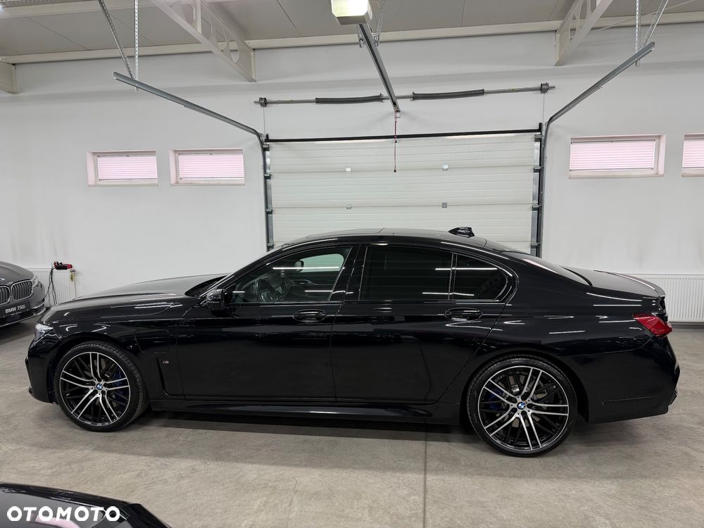 BMW Seria 7 745e sport - 13