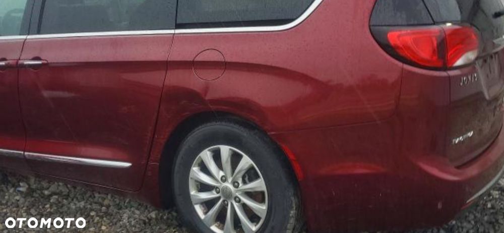 Chrysler Pacifica - 2
